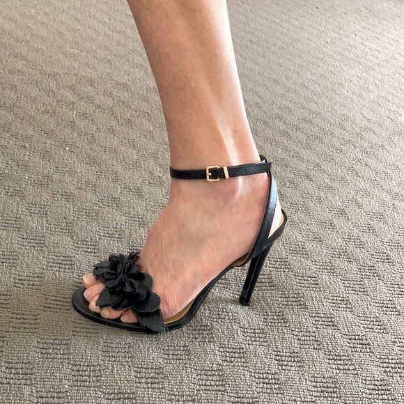 RED KISS stilettos with floral corsage Size 7 - Picture 2 of 9